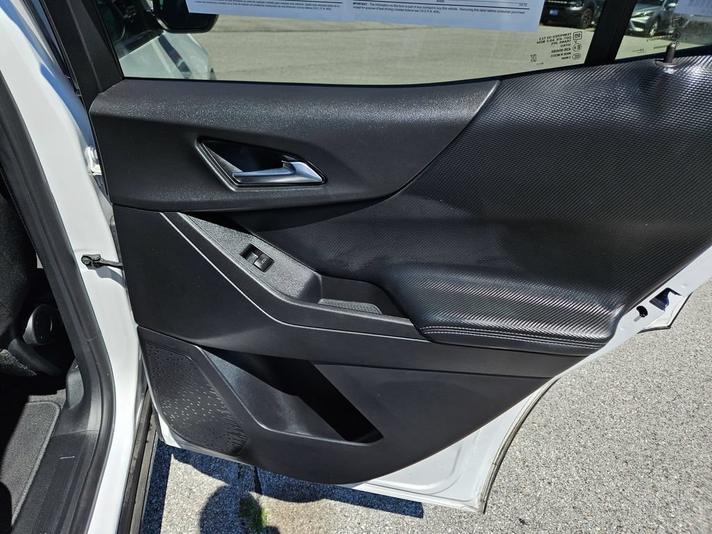 Used 2026 Chevrolet Equinox LT FWD image 28