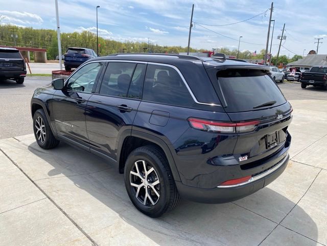Used 2023 Jeep Grand Cherokee Limited AWD/4WD image 9