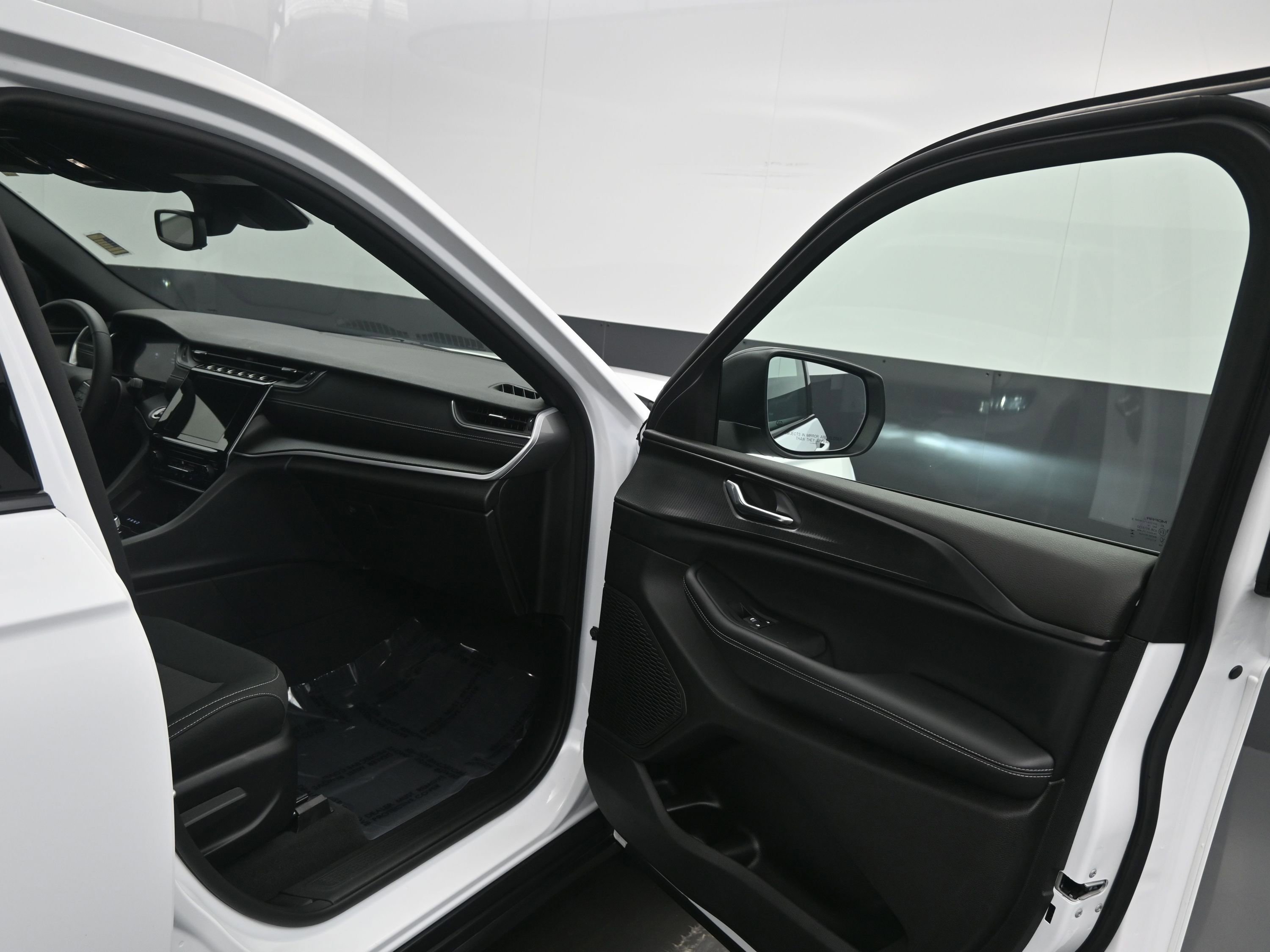 Used 2024 Jeep Grand Cherokee Laredo w/ MOPAR Finishing Package image 13