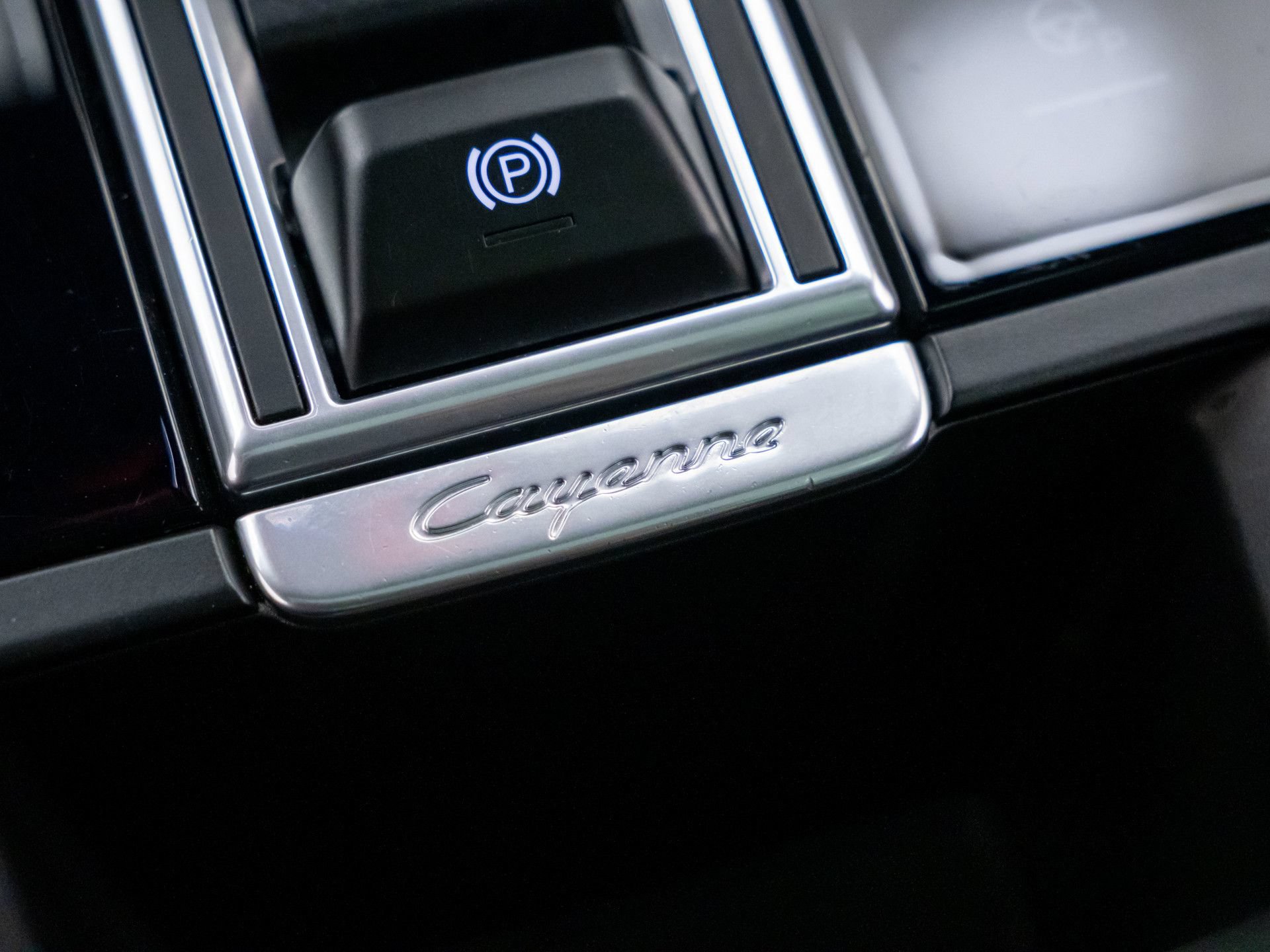 Certified 2023 Porsche Cayenne AWD/4WD image 30