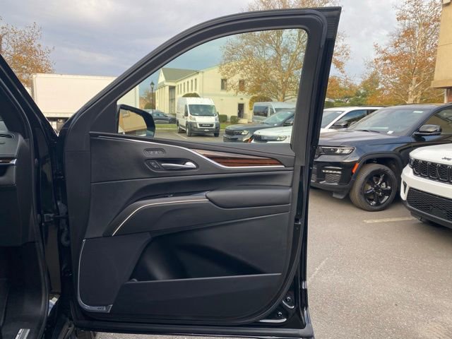 Used 2022 Cadillac Escalade ESV Luxury image 32