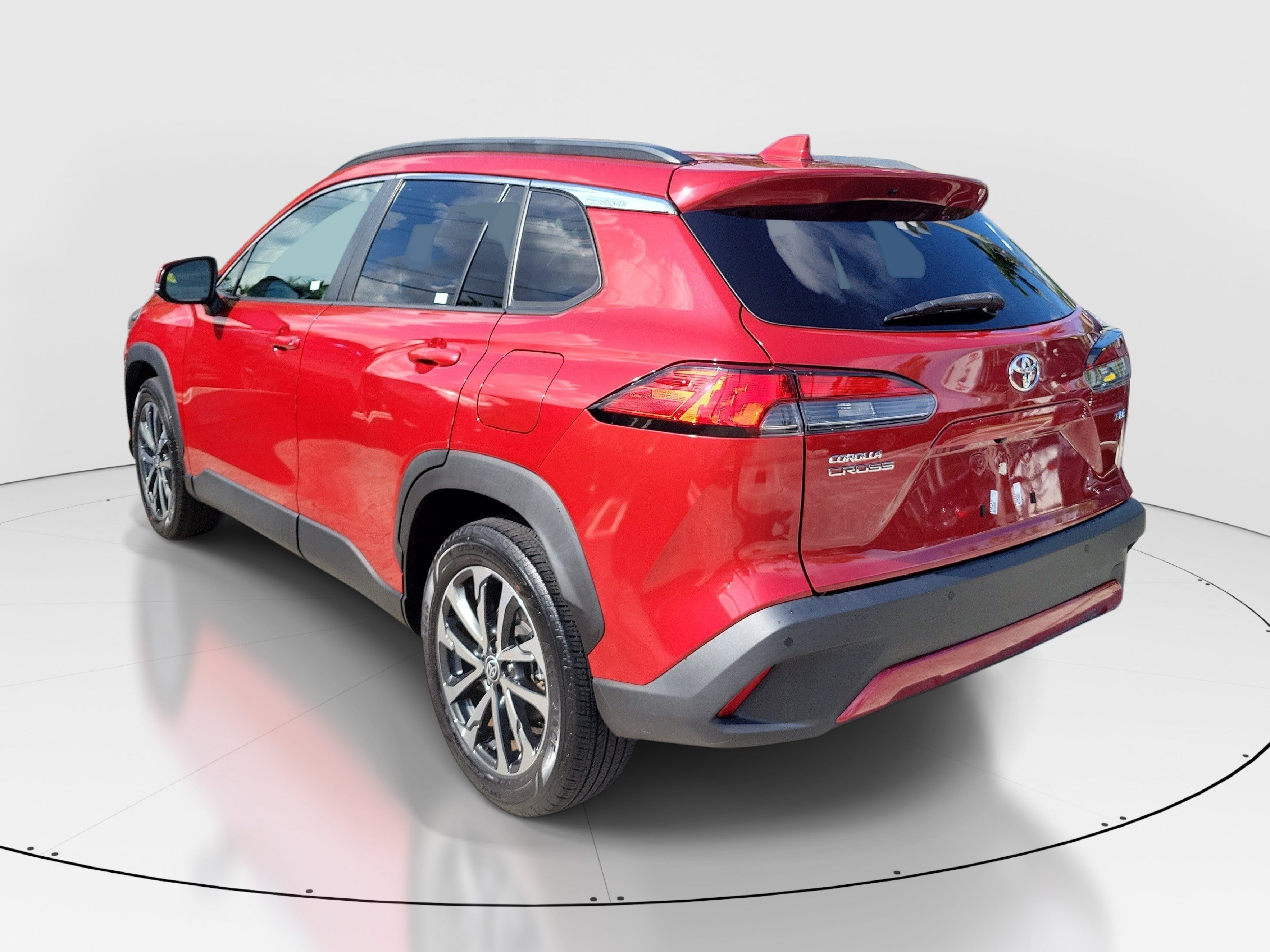 Used 2022 Toyota Corolla Cross XLE FWD image 5