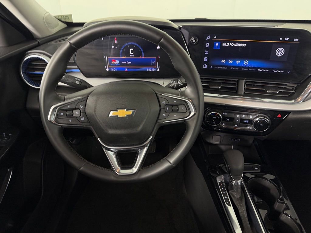 Used 2025 Chevrolet Trax LT w/ LT Convenience Package FWD image 13