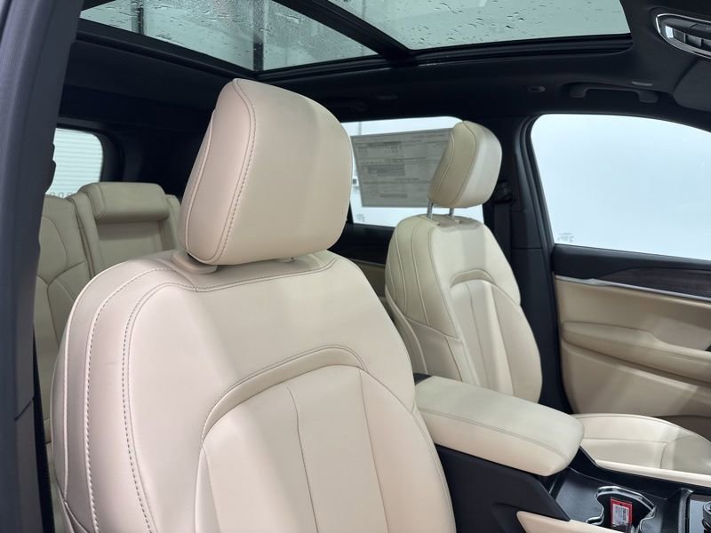 New 2025 Jeep Grand Cherokee Limited image 14