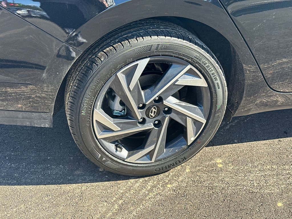 New 2025 Hyundai Elantra Sport image 17