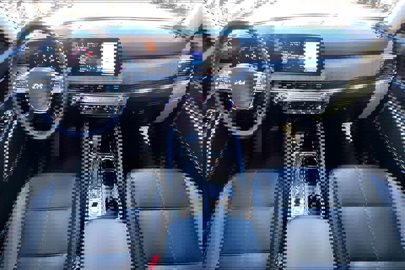 Used 2024 Kia Telluride EX w/ EX Captain's Chair Package image 16