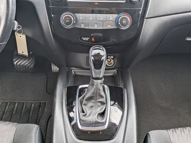 Used 2020 Nissan Rogue S w/ Special Edition Package FWD image 19