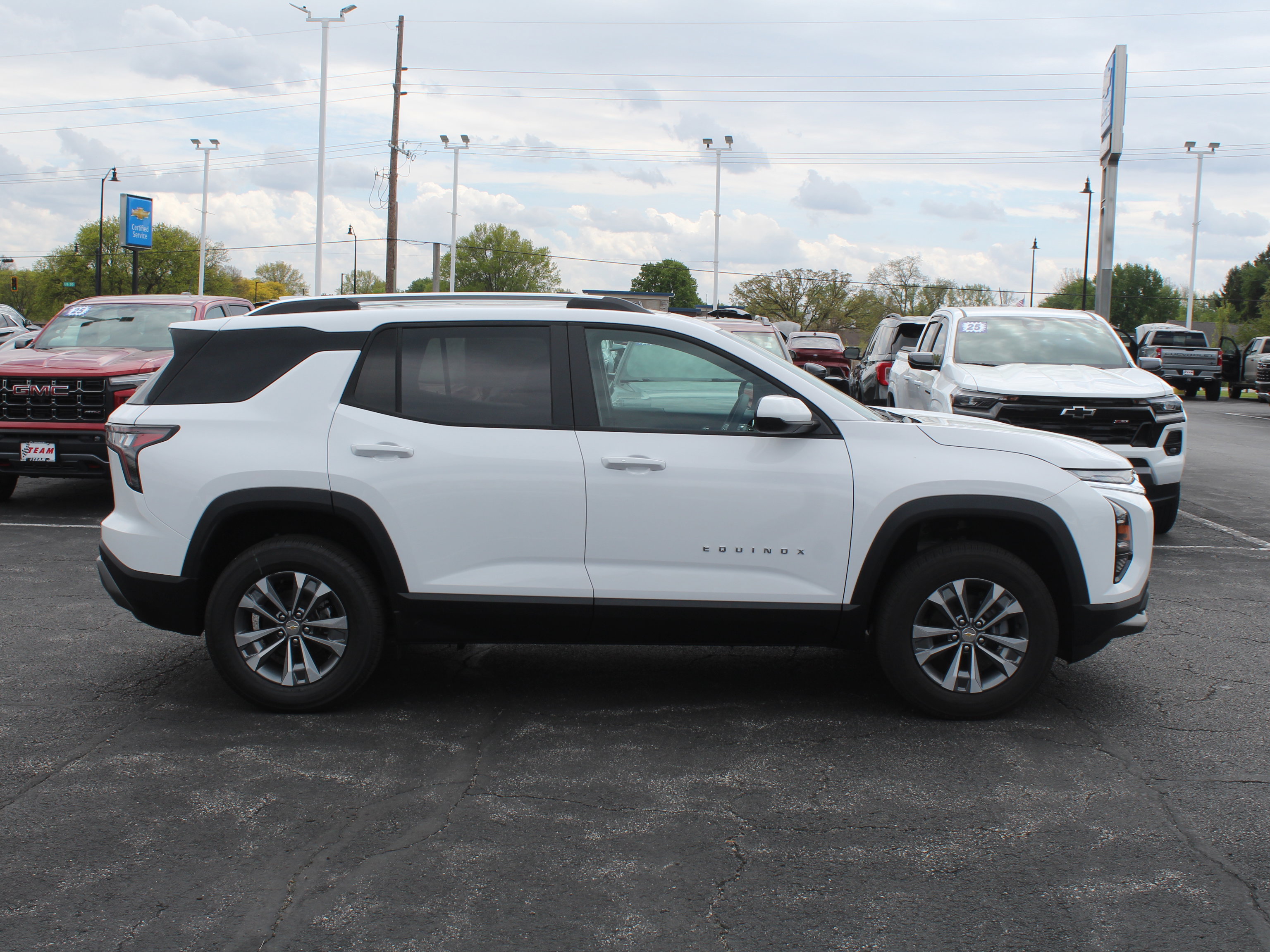 New 2026 Chevrolet Equinox LT FWD image 3