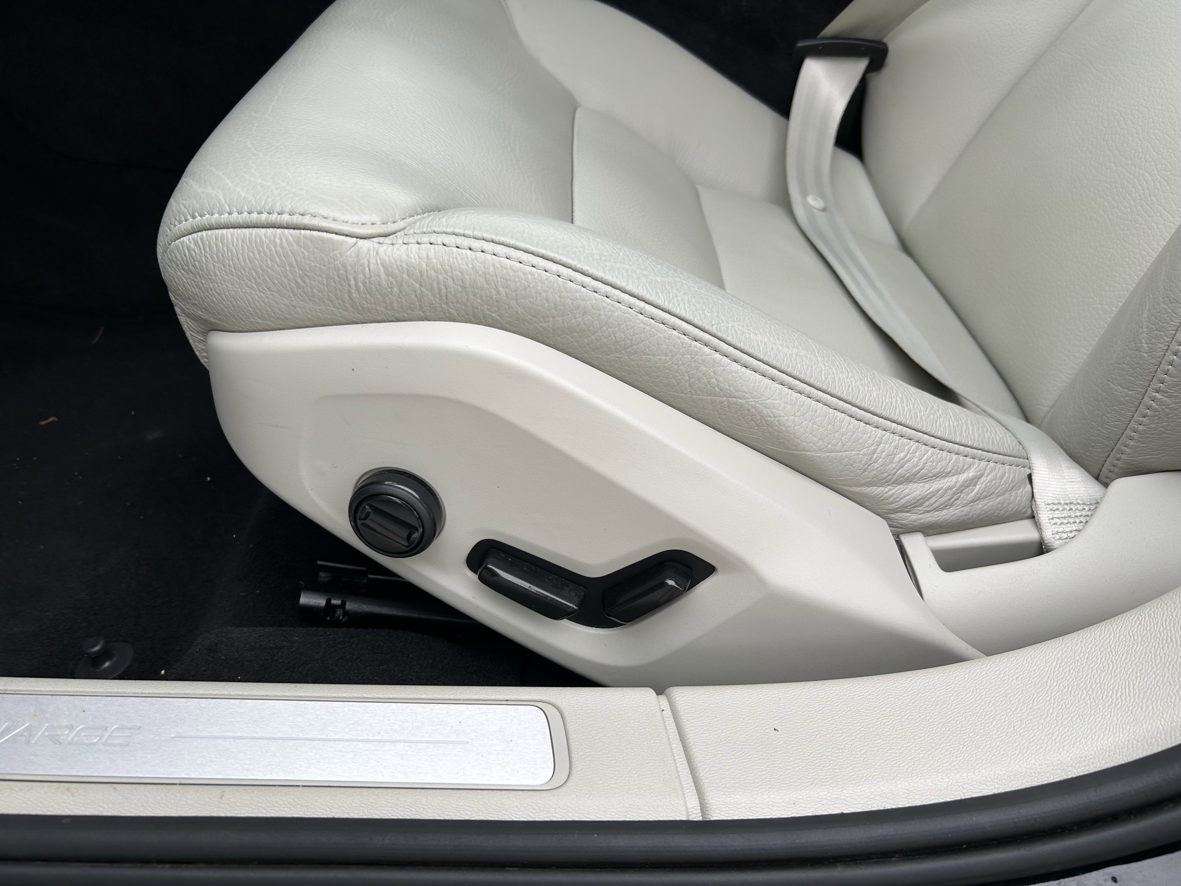 Used 2023 Volvo S60 T8 Plus image 22