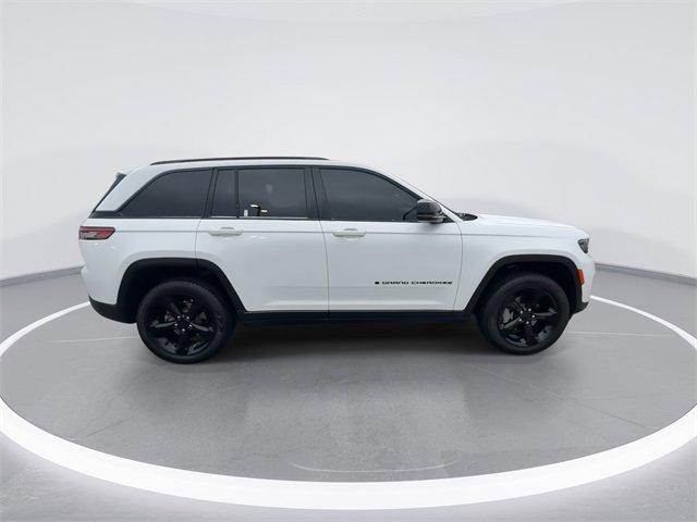 Used 2024 Jeep Grand Cherokee Limited w/ Black Appearance Package image 9
