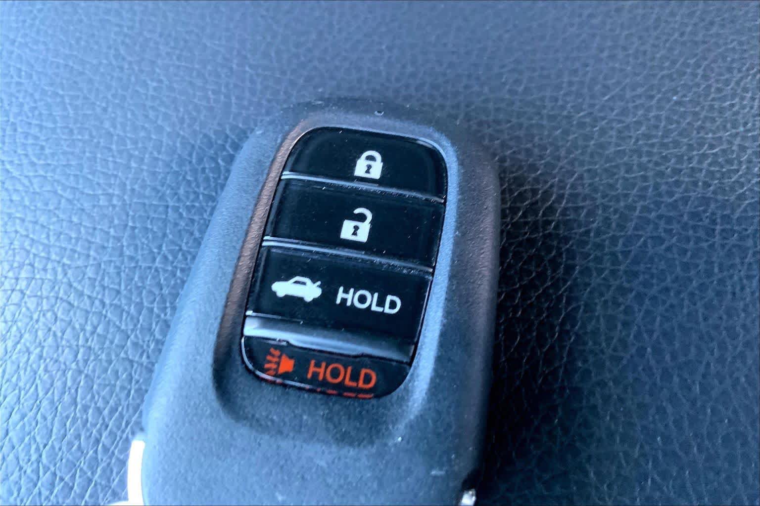 Used 2025 Honda Pilot TrailSport image 14