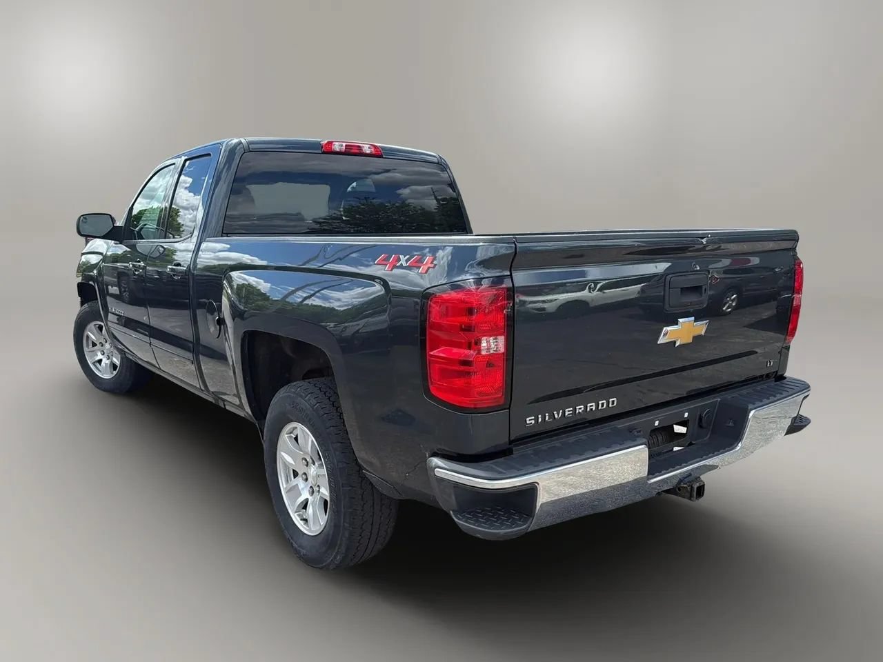 Used 2018 Chevrolet Silverado 1500 LT w/ All Star Edition AWD/4WD image 3