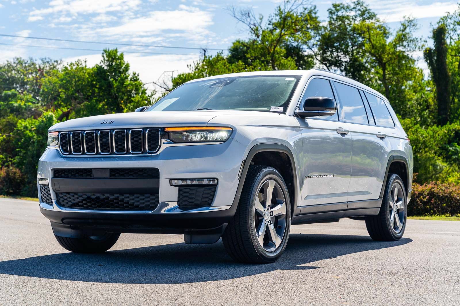 Used 2021 Jeep Grand Cherokee L Limited AWD/4WD image 3
