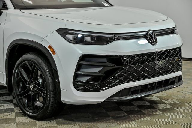 New 2026 Volkswagen Tiguan SE R-Line image 2