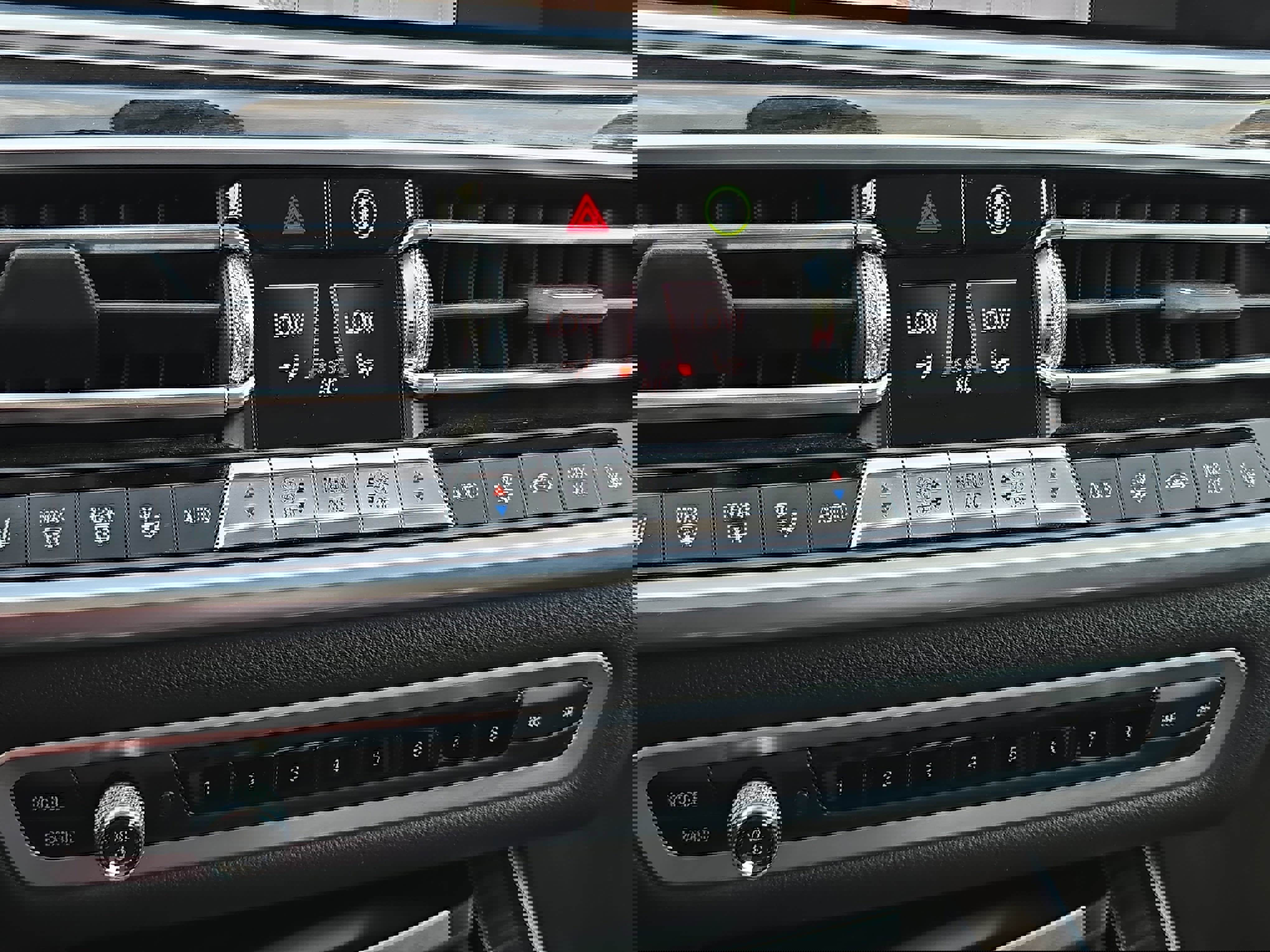 Used 2020 BMW X7 xDrive40i w/ Premium Package AWD/4WD image 25