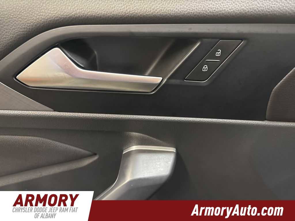 Used 2024 Volkswagen Jetta SE image 10