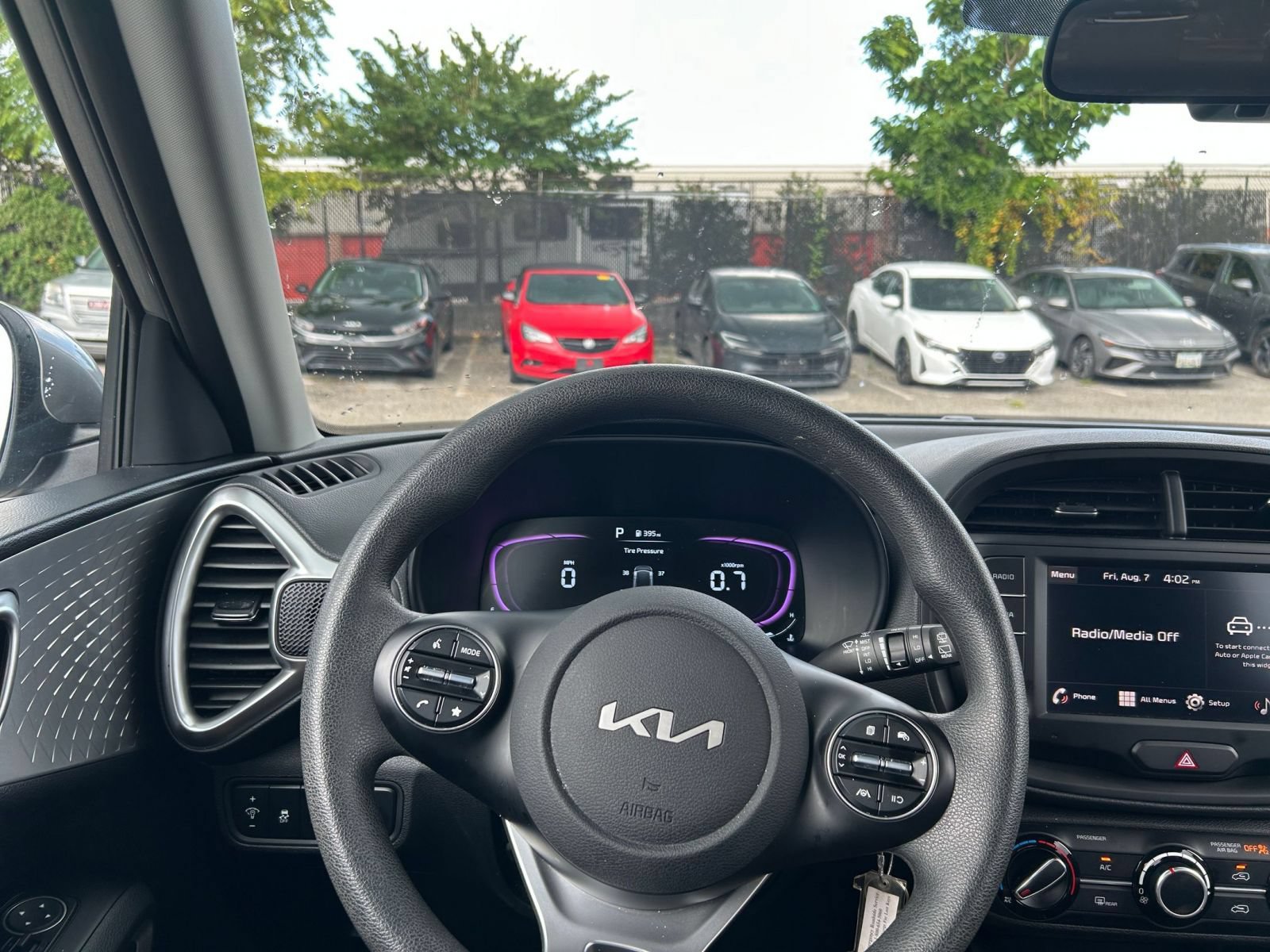 Used 2025 Kia Soul LX w/ LX Technology Package FWD image 29