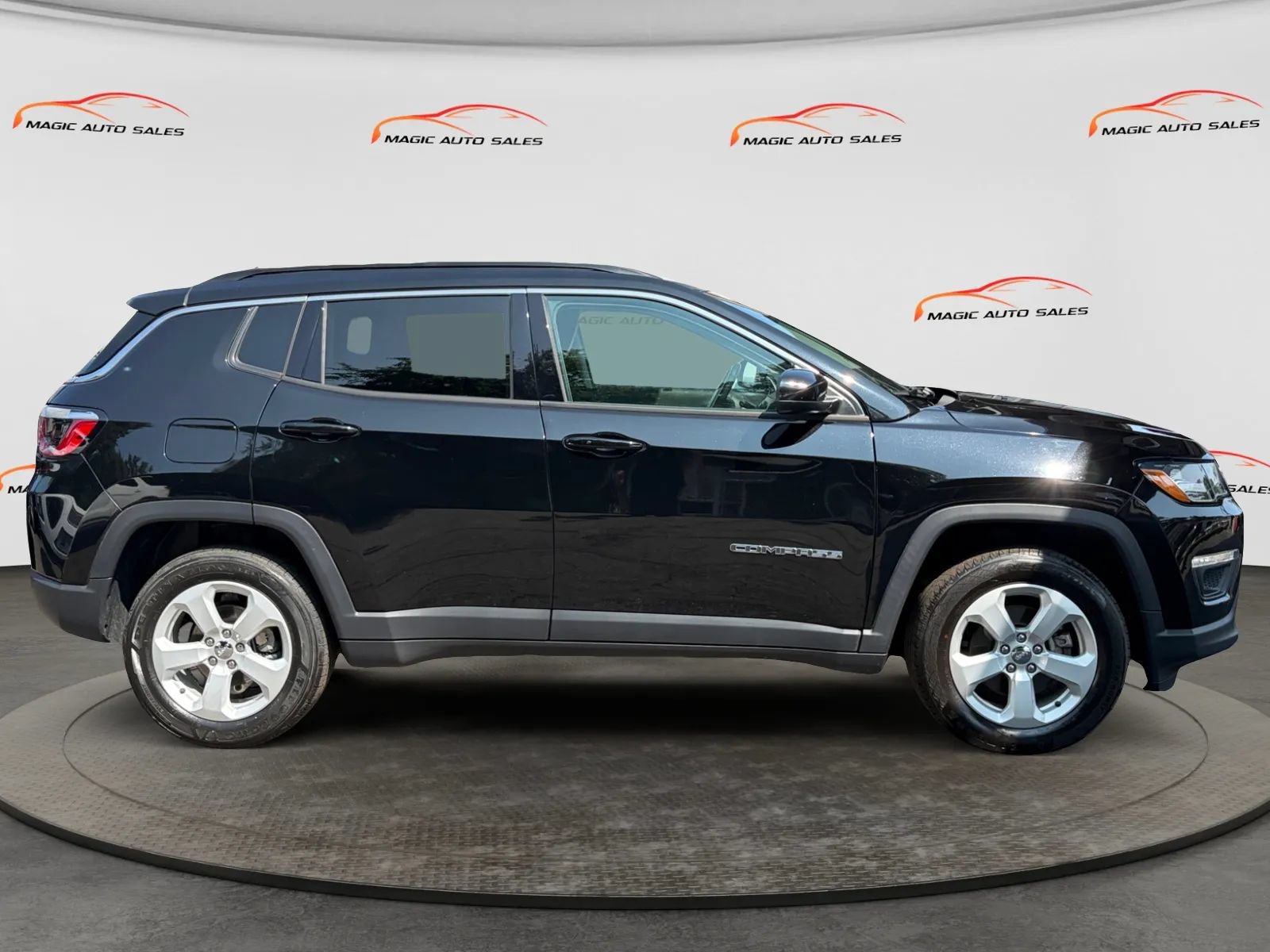 Used 2021 Jeep Compass Latitude w/ Driver Assistance Group AWD/4WD image 6