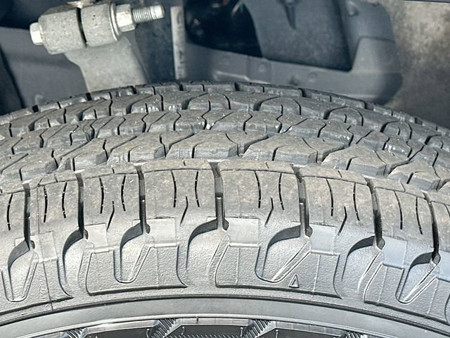 Used 2024 Jeep Grand Cherokee Laredo image 31