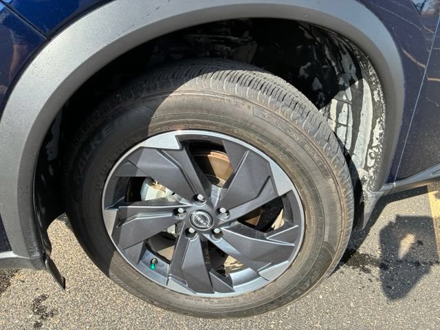 Certified 2025 Nissan Rogue SV FWD image 16