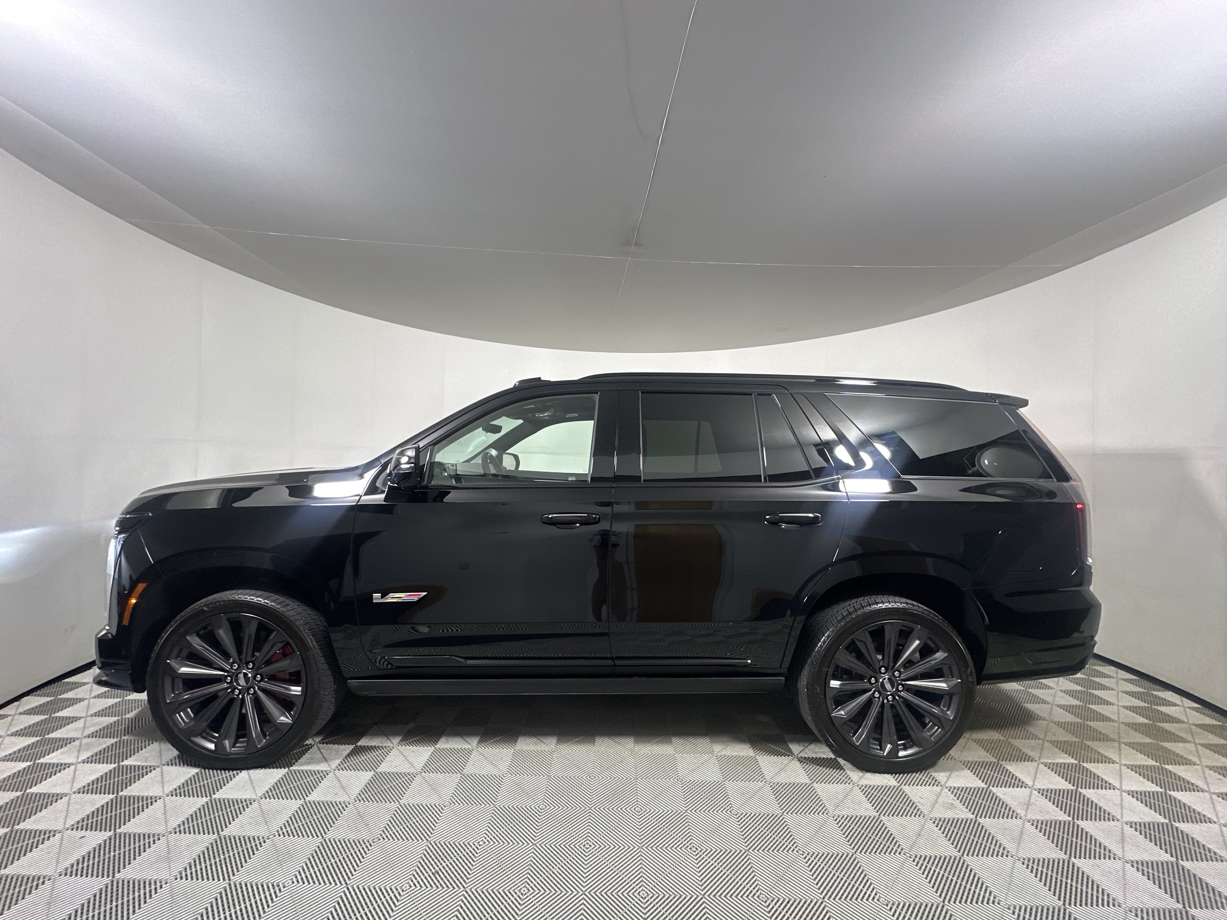 Used 2025 Cadillac Escalade V AWD/4WD image 4