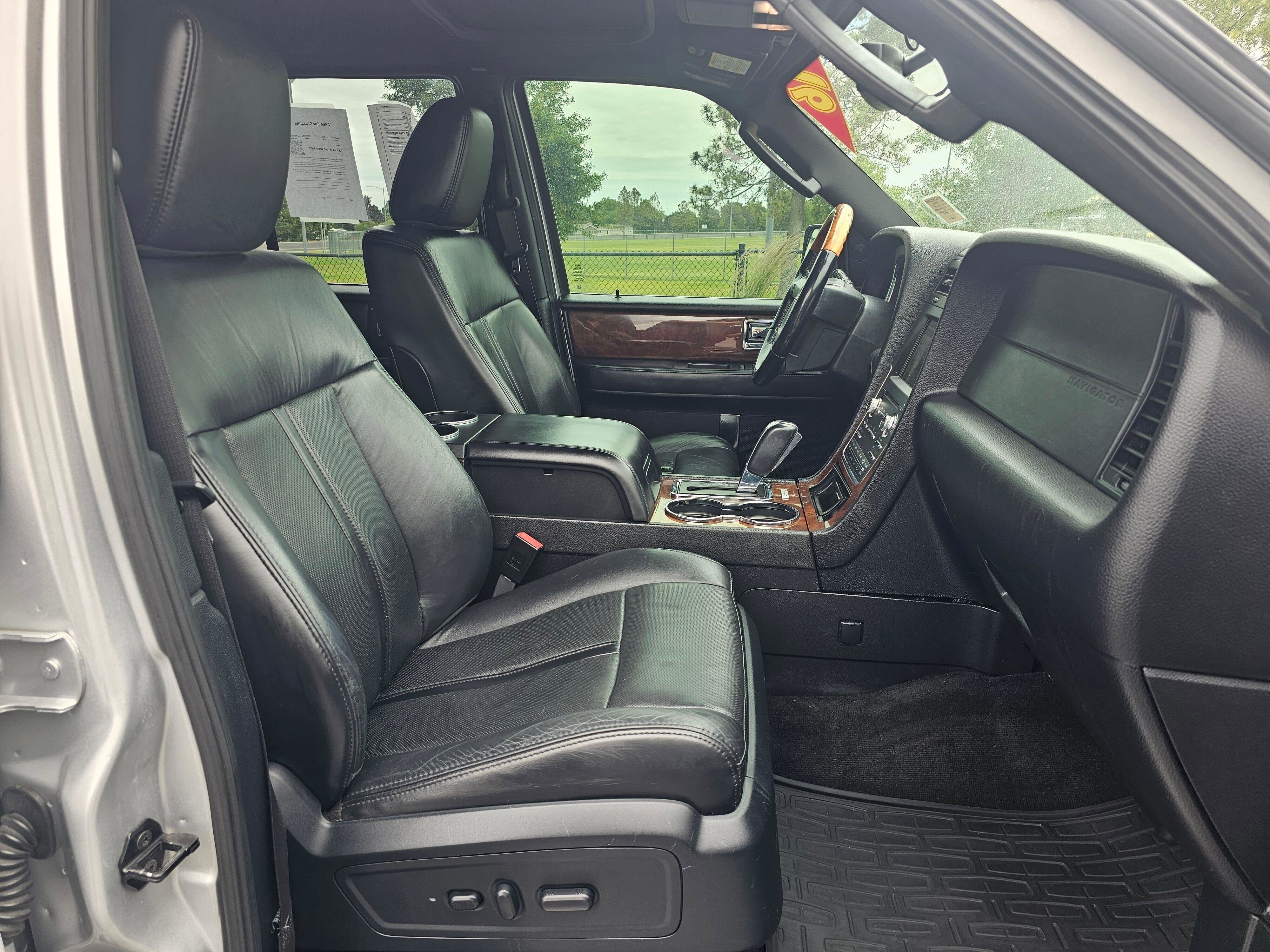 Used 2016 Lincoln Navigator Select AWD/4WD image 10