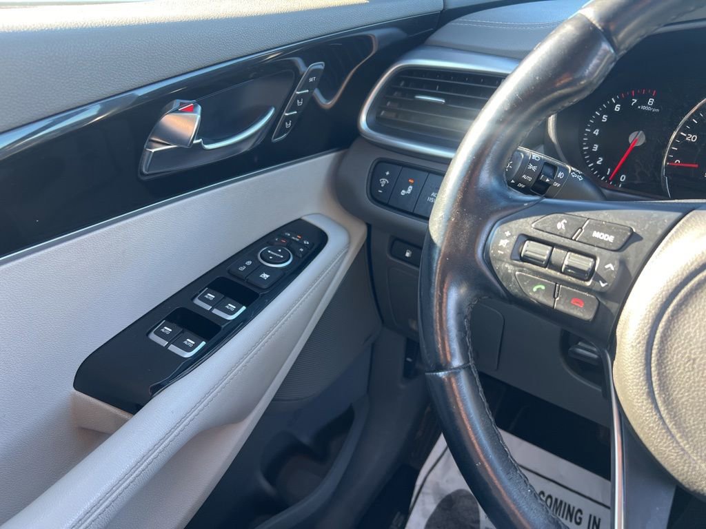 Used 2016 Kia Sorento SX image 18