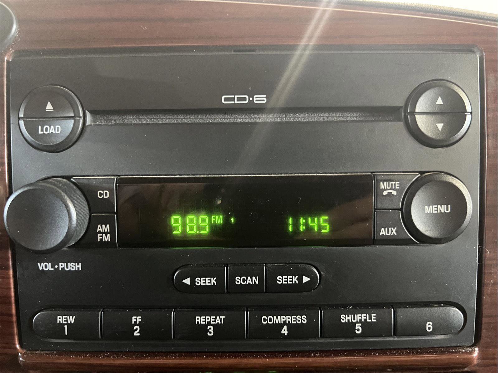 Used 2005 Ford F350 Lariat image 26