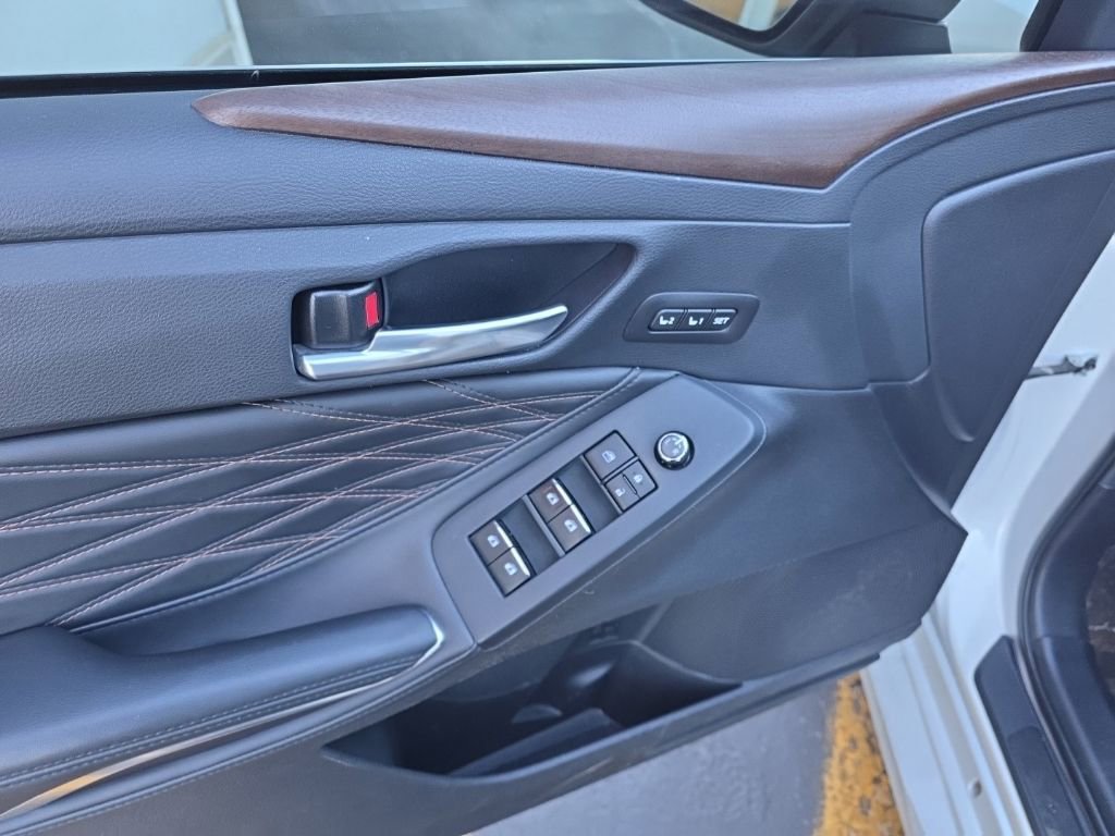 Used 2022 Toyota Avalon Limited w/ Advanced Safety Package image 15