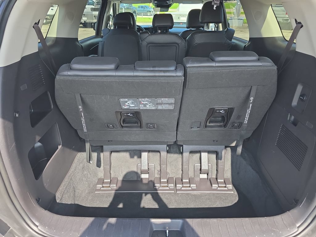 Used 2025 Kia Carnival FWD image 12