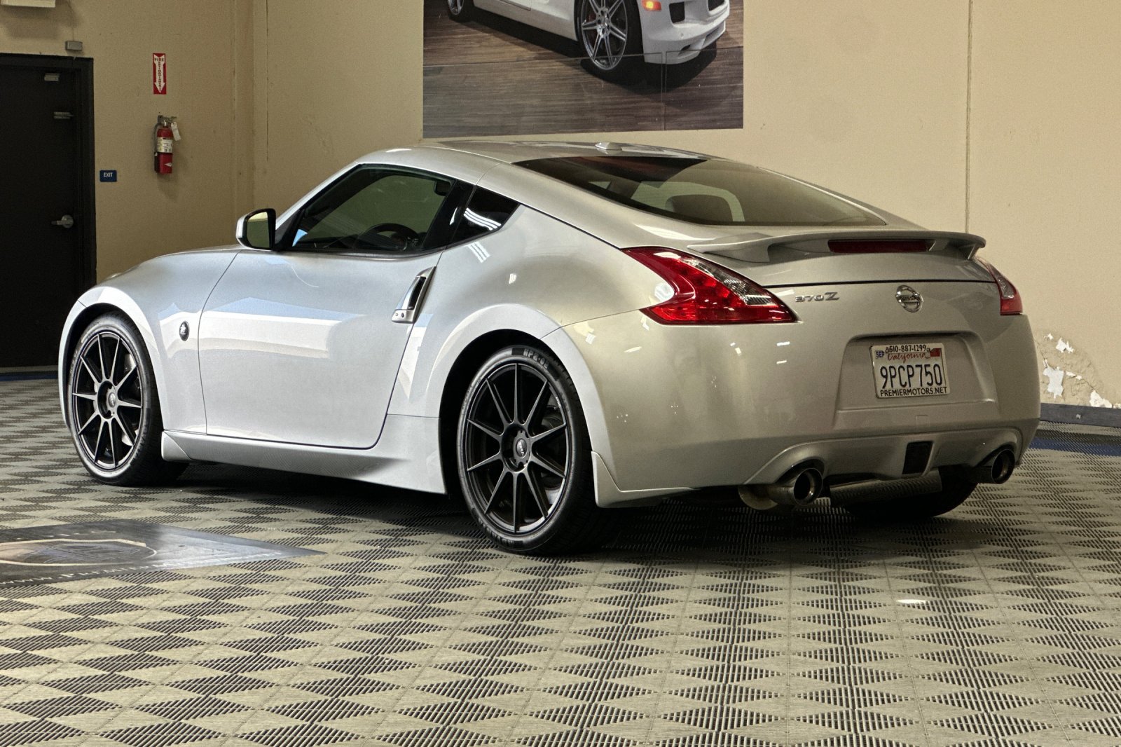Used 2011 Nissan 370Z Touring w/ Sport Pkg RWD image 6