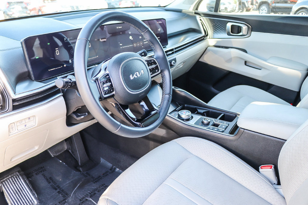 Used 2025 Kia Sorento EX AWD/4WD image 17