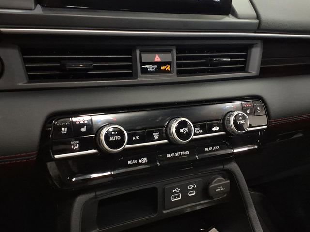 Certified 2025 Honda Pilot Black Edition image 18