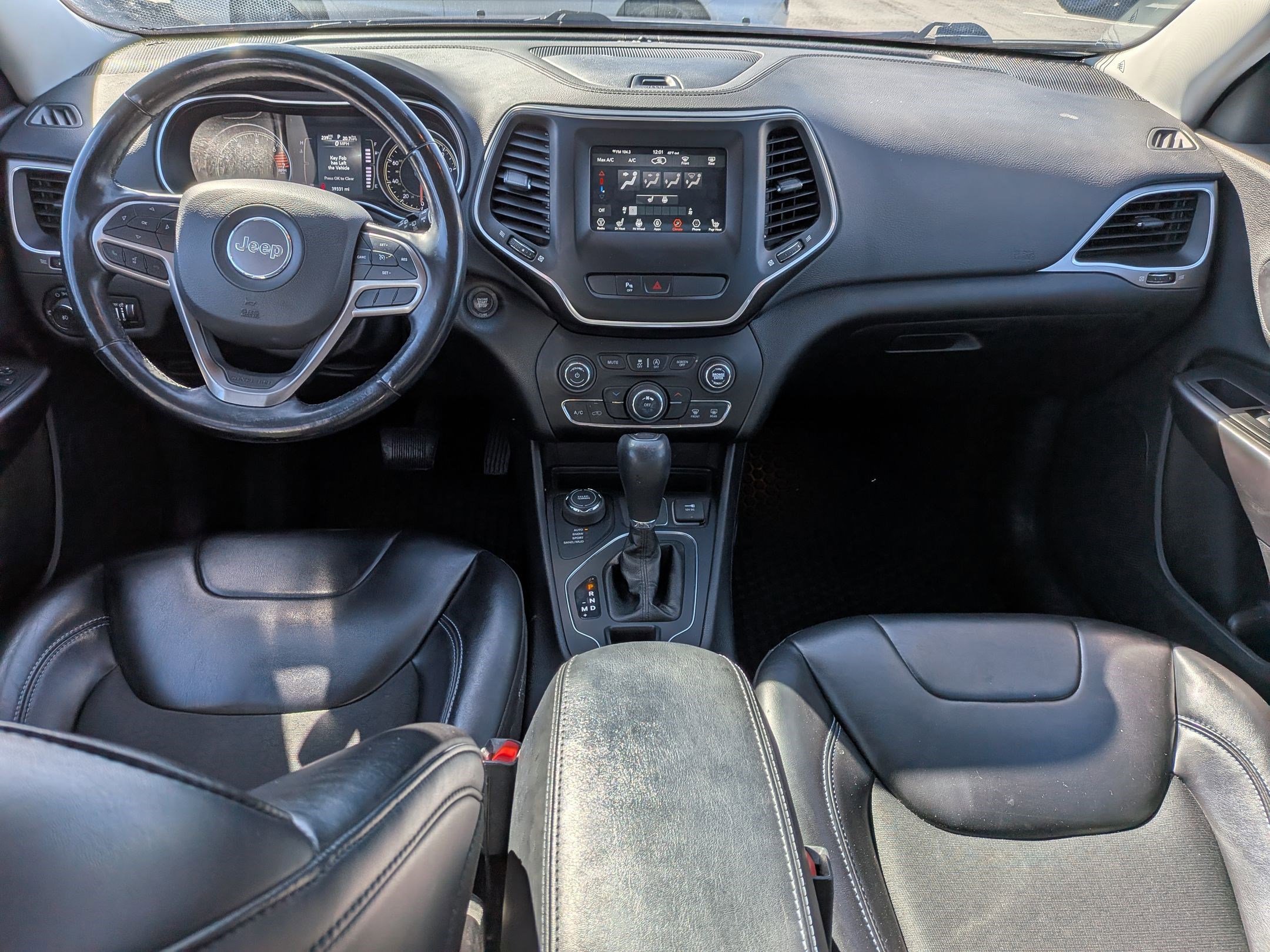 Used 2020 Jeep Cherokee Latitude Plus w/ Cold Weather Group image 28