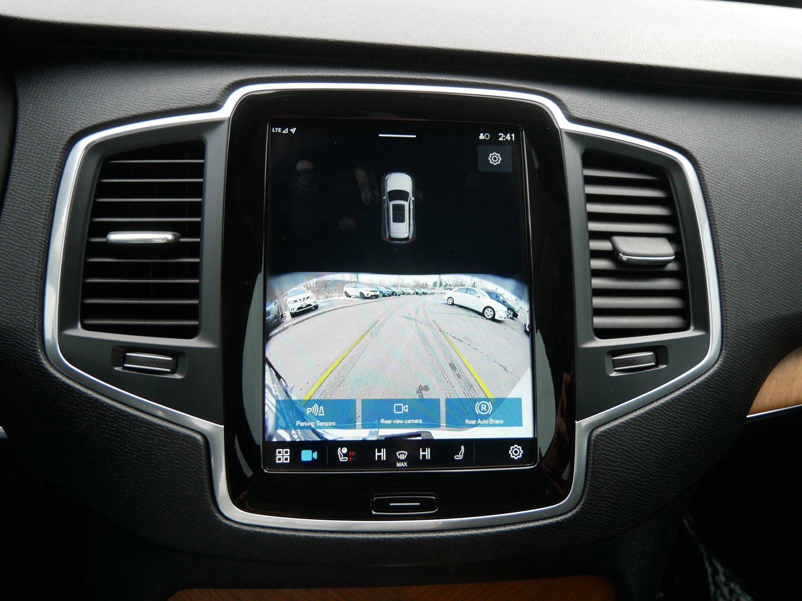 Certified 2024 Volvo XC90 B6 Core w/ Climate Package image 23