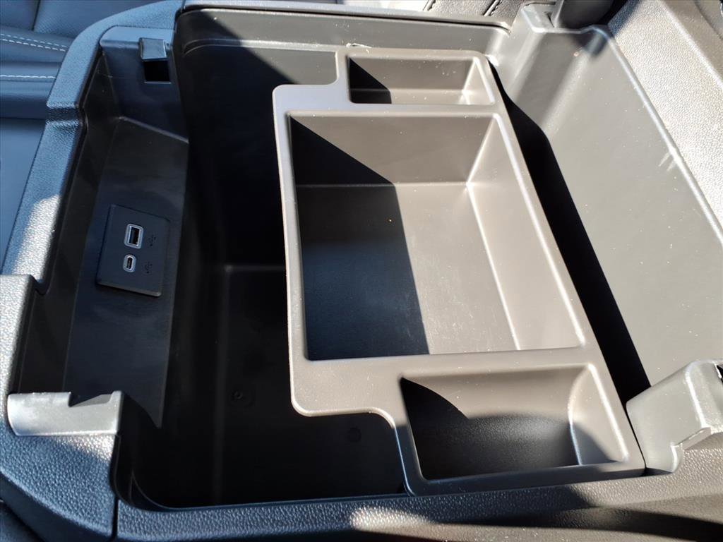 Used 2022 GMC Yukon SLT w/ SLT Premium Package image 28