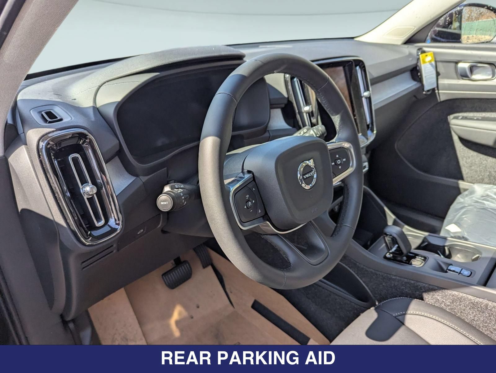 New 2025 Volvo XC40 B5 Core w/ Protection Package Premier AWD/4WD image 8