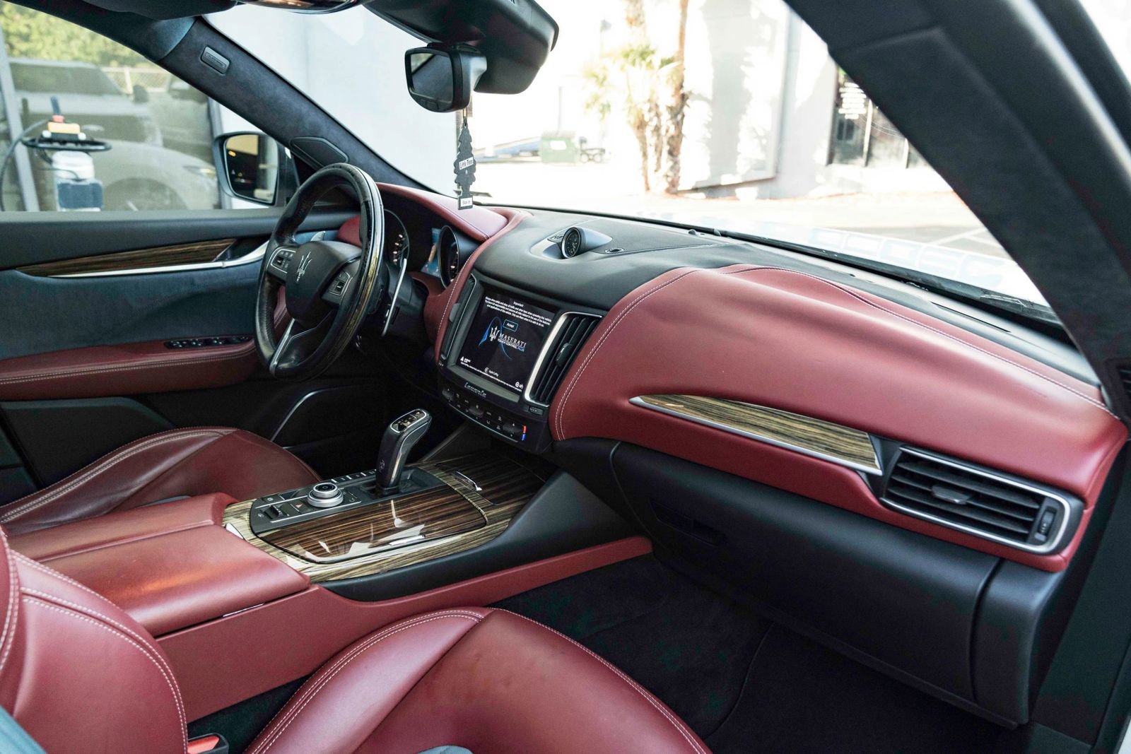 Used 2019 Maserati Levante GranLusso AWD/4WD image 37