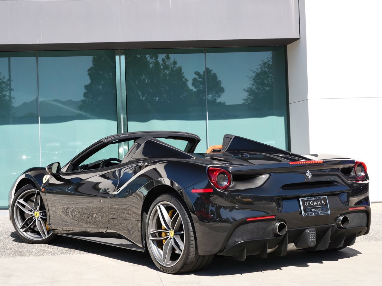 Used 2018 Ferrari 488 Spider RWD image 9