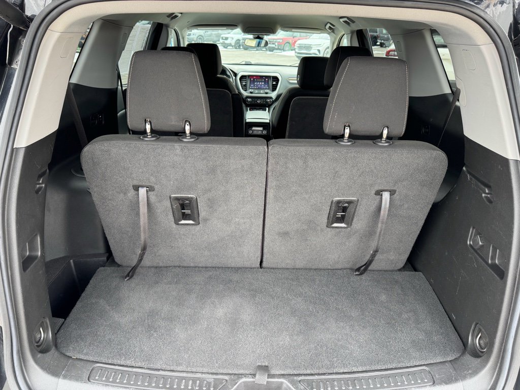 Used 2023 GMC Acadia SLE w/ Driver Convenience Package FWD image 11