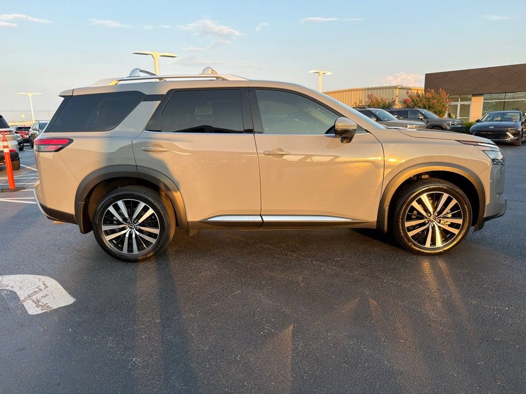Used 2024 Nissan Pathfinder Platinum AWD/4WD image 6