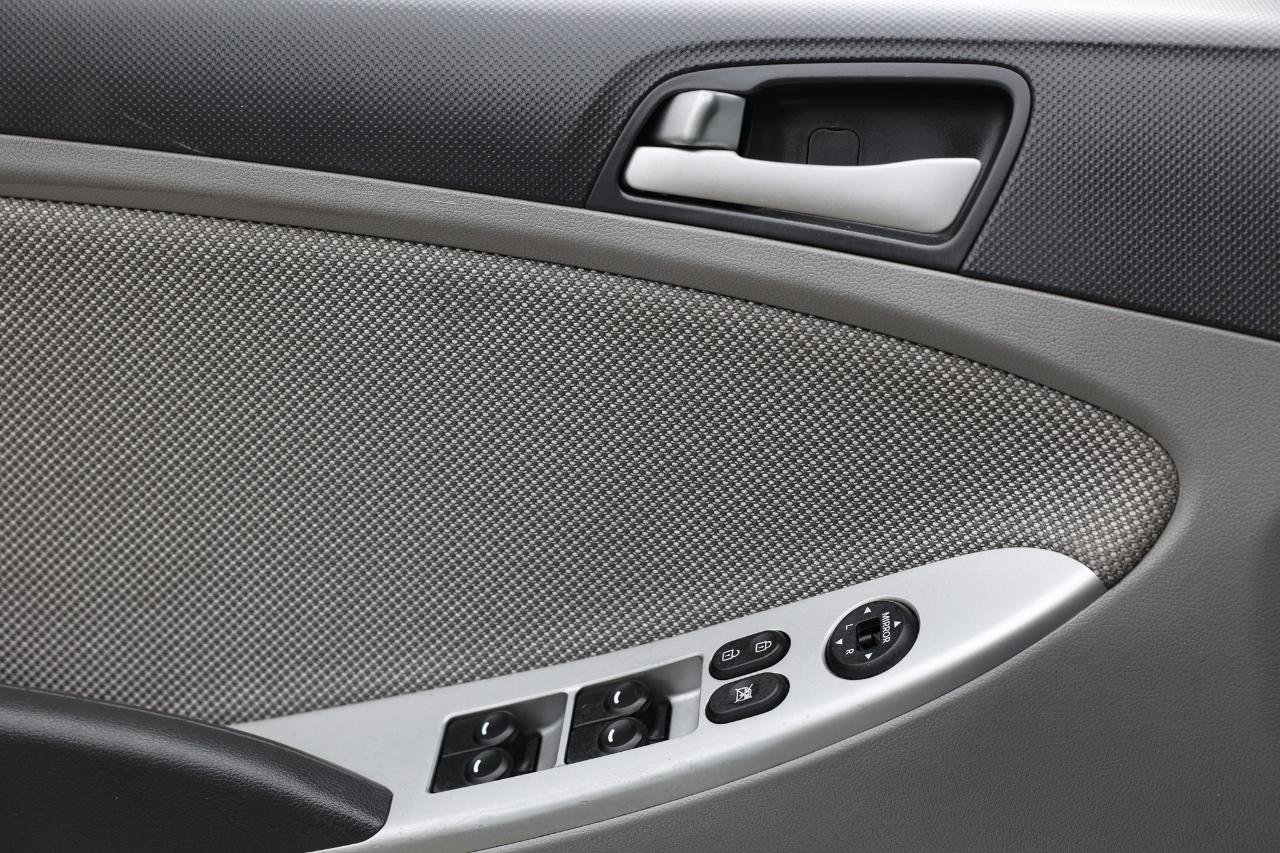 Used 2013 Hyundai Accent GLS image 36