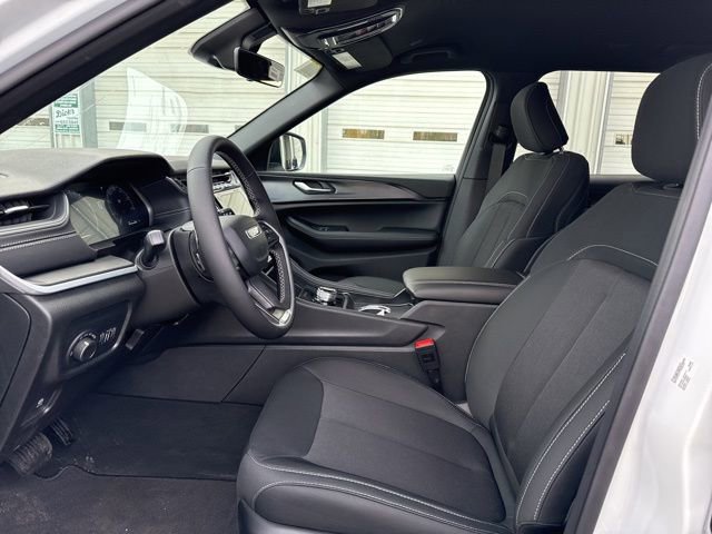 New 2026 Jeep Grand Cherokee L Laredo image 17