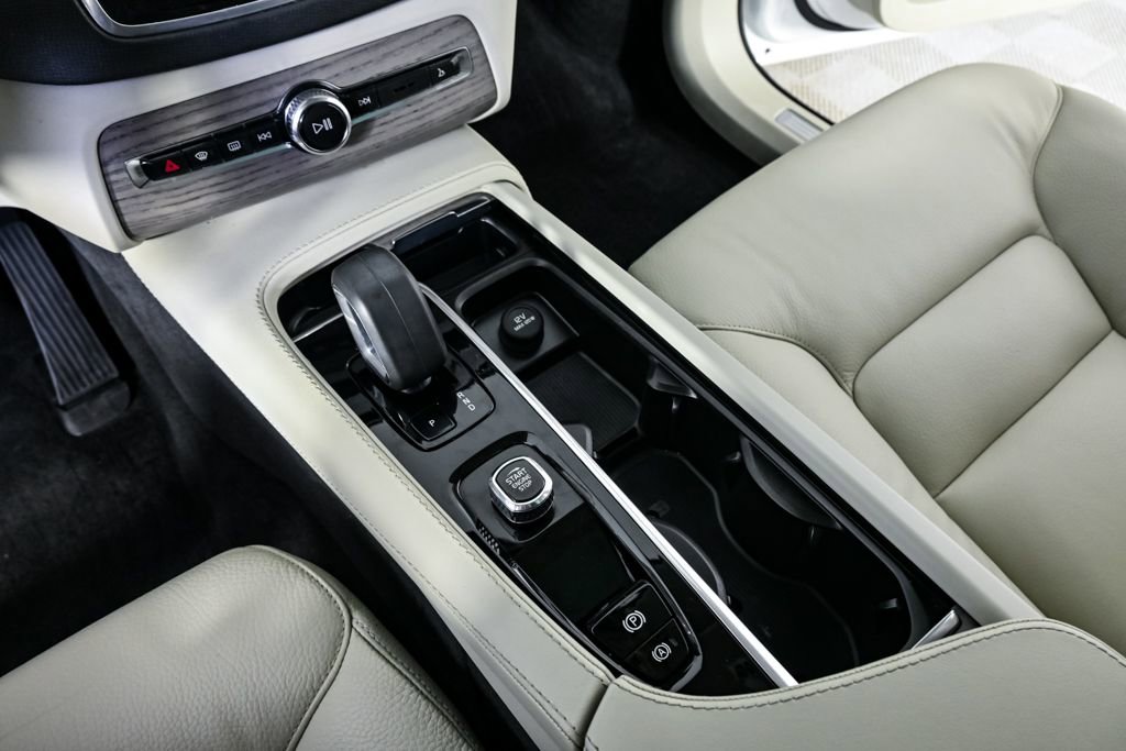 Certified 2024 Volvo XC90 B5 Plus w/ Protection Package Premier image 19