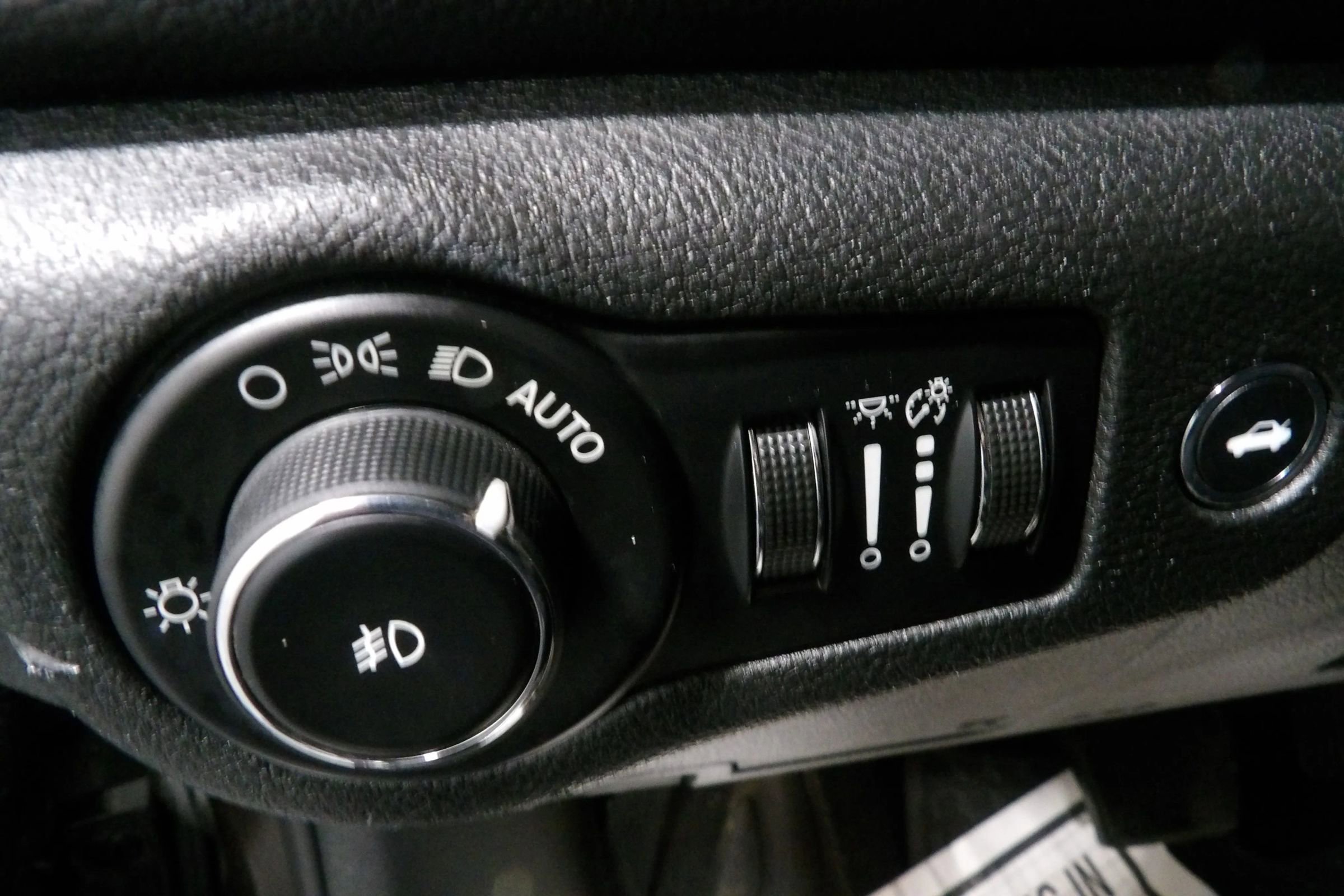 Used 2015 Chrysler 200 C w/ Navigation & Sound Group I image 19