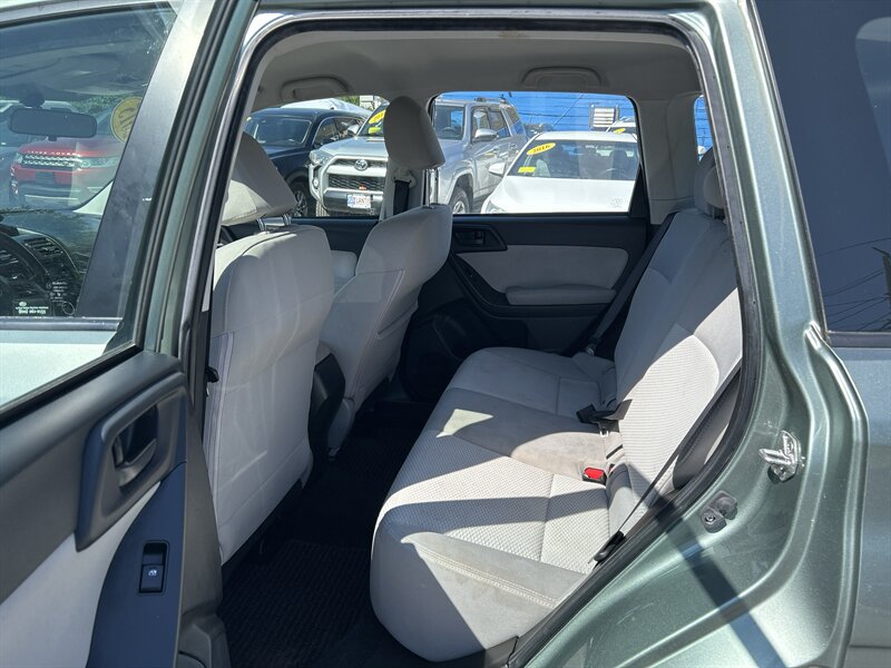 Used 2015 Subaru Forester 2.5i AWD/4WD image 10