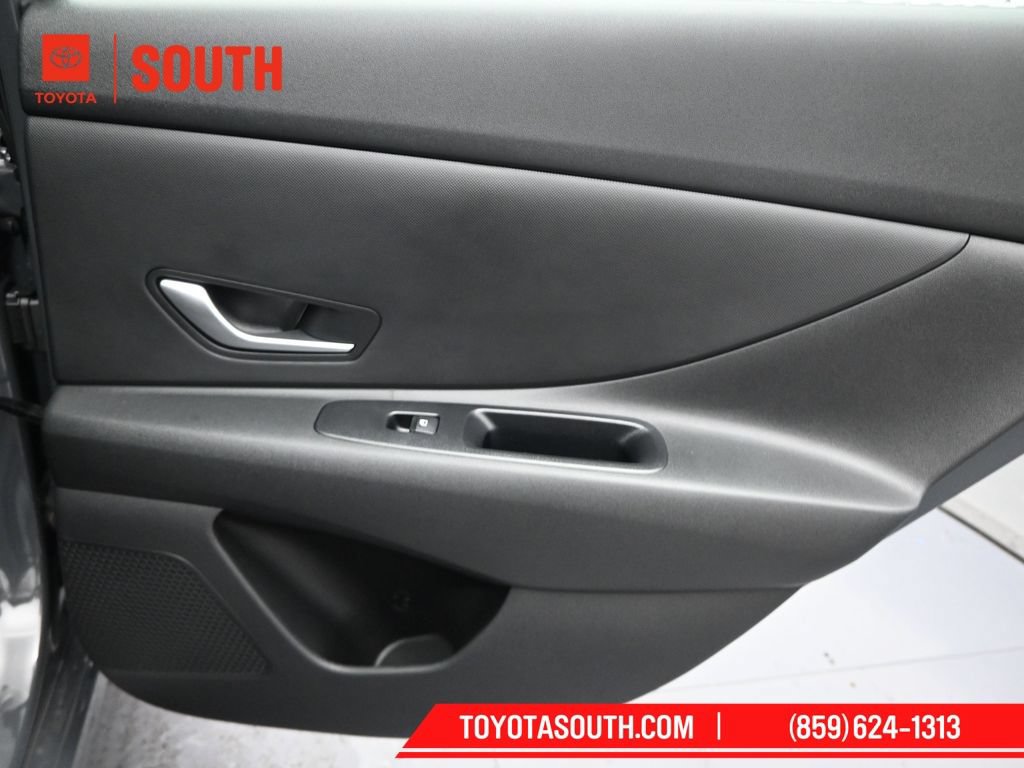 Used 2025 Hyundai Elantra SE FWD image 26