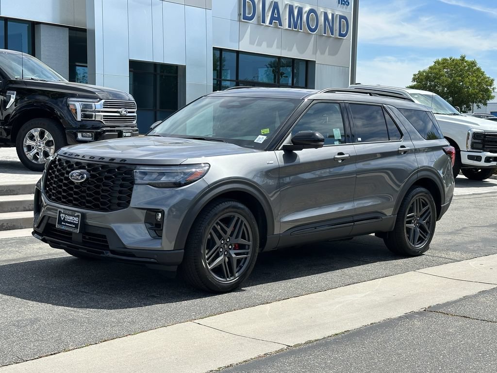 New 2026 Ford Explorer ST-Line w/ ST-Line Street Pack RWD image 2