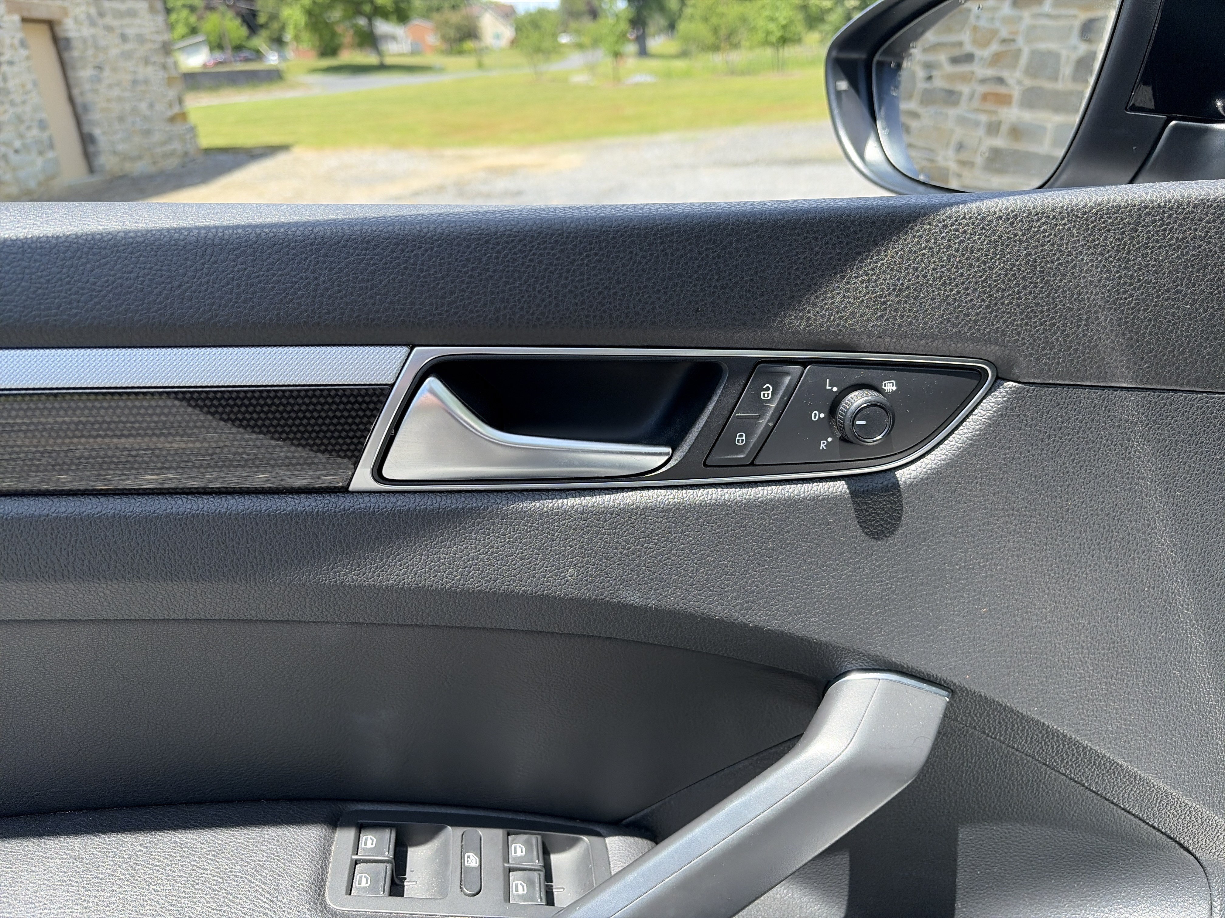 Used 2018 Volkswagen Passat 3.6 FWD image 18