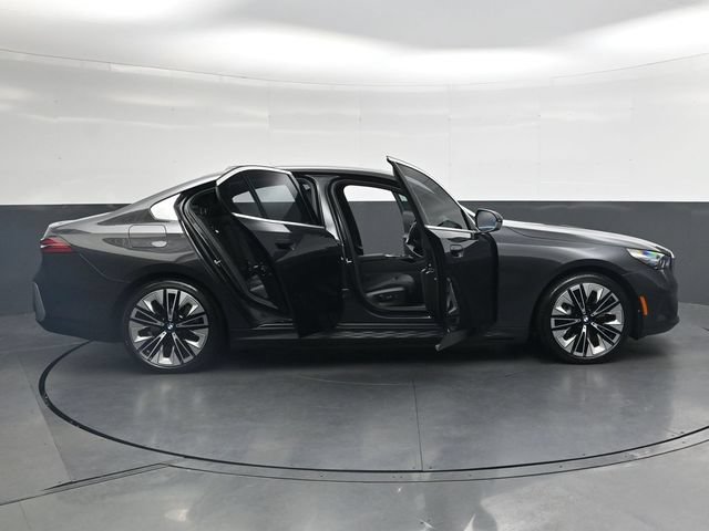 Certified 2025 BMW i5 eDrive40i w/ Premium Package RWD image 40